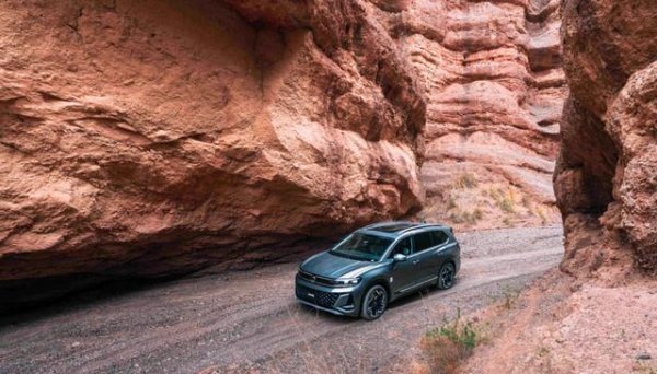 米升网 7座版空间魔术！全新揽境第二排移动设计平衡驾乘舒适性