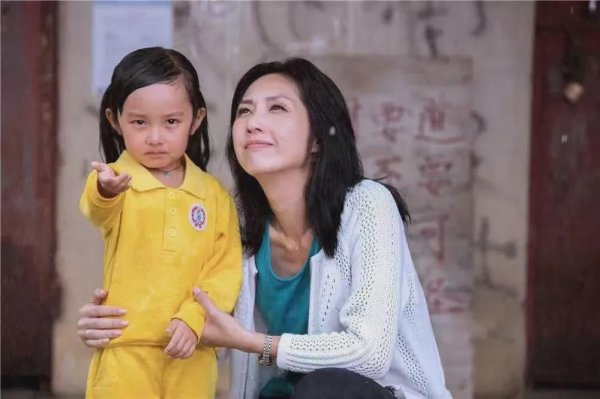 深富策略 妈妈送6岁女儿上学，随口问孩子最期待什么，却被惊出一身冷汗：无数孩子，已经被毁了……